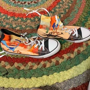NWOT Looney Tunes Converse